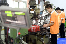 双色模具制造厂家寻求变革是首要任务是什么?